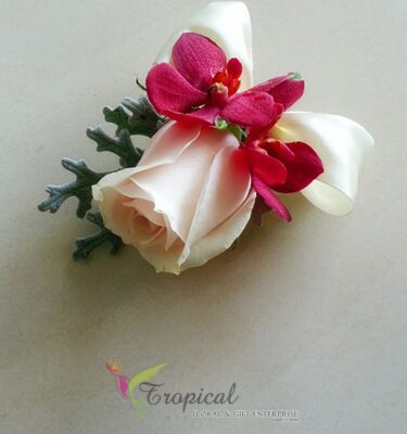 Corsage 10